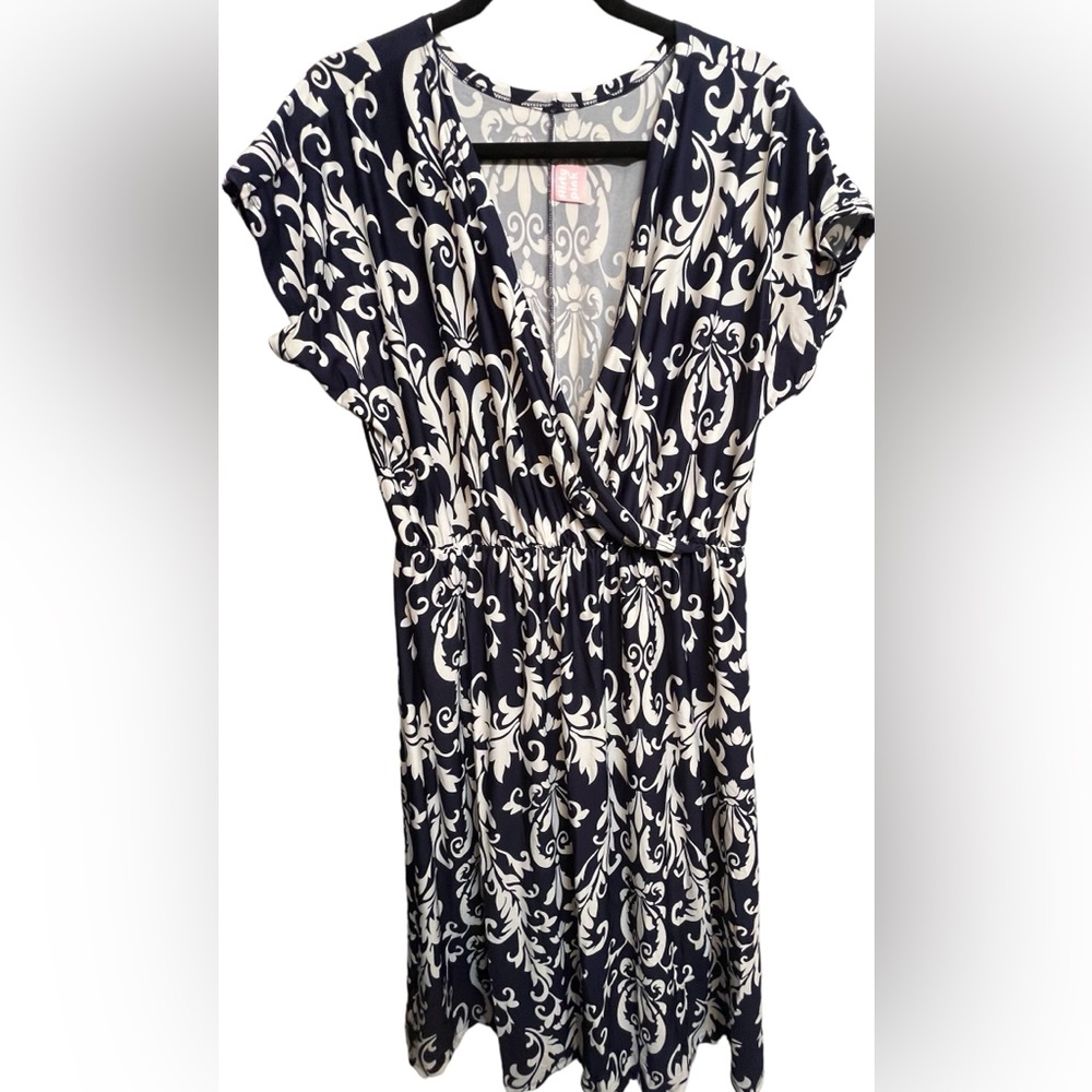 NWOT Navy and White Flirty Pink Brand size 2X 44”from shoulder to hem.